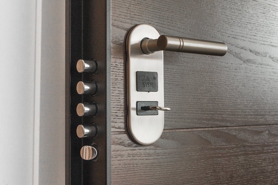 What to Consider Before Selecting a Locksmith
